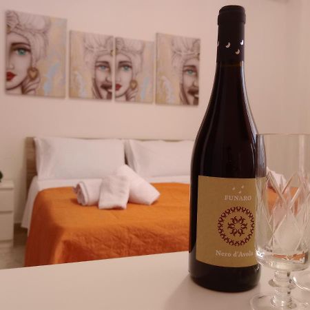 Bed and Breakfast La Valigia Sul Letto Катанія Екстер'єр фото