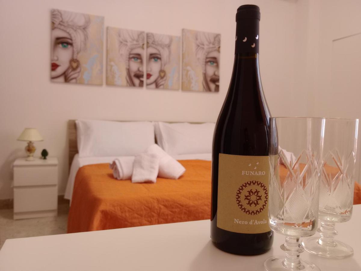 Bed and Breakfast La Valigia Sul Letto Катанія Екстер'єр фото