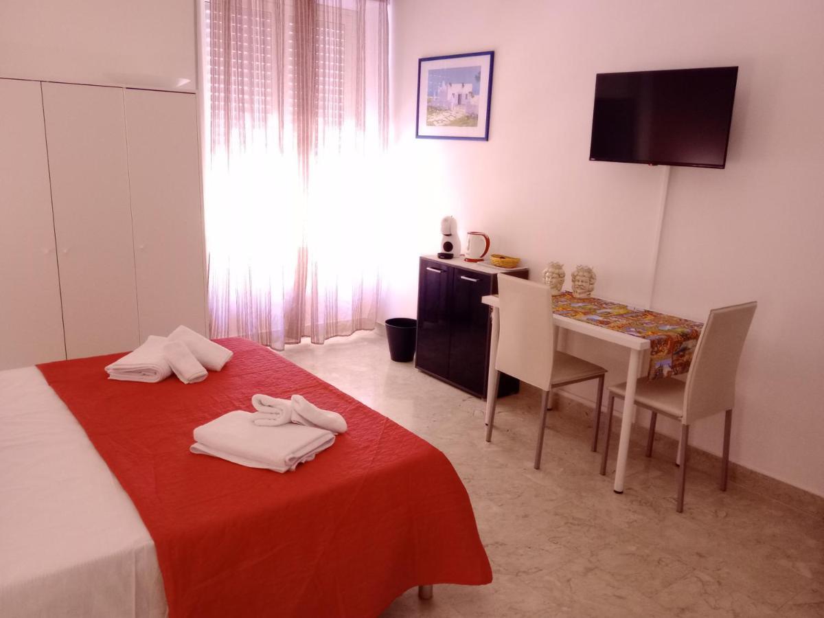 Bed and Breakfast La Valigia Sul Letto Катанія Екстер'єр фото