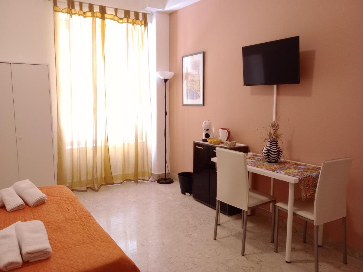 Bed and Breakfast La Valigia Sul Letto Катанія Екстер'єр фото