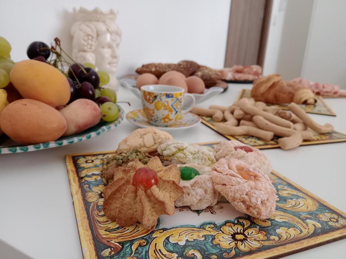 Bed and Breakfast La Valigia Sul Letto Катанія Екстер'єр фото