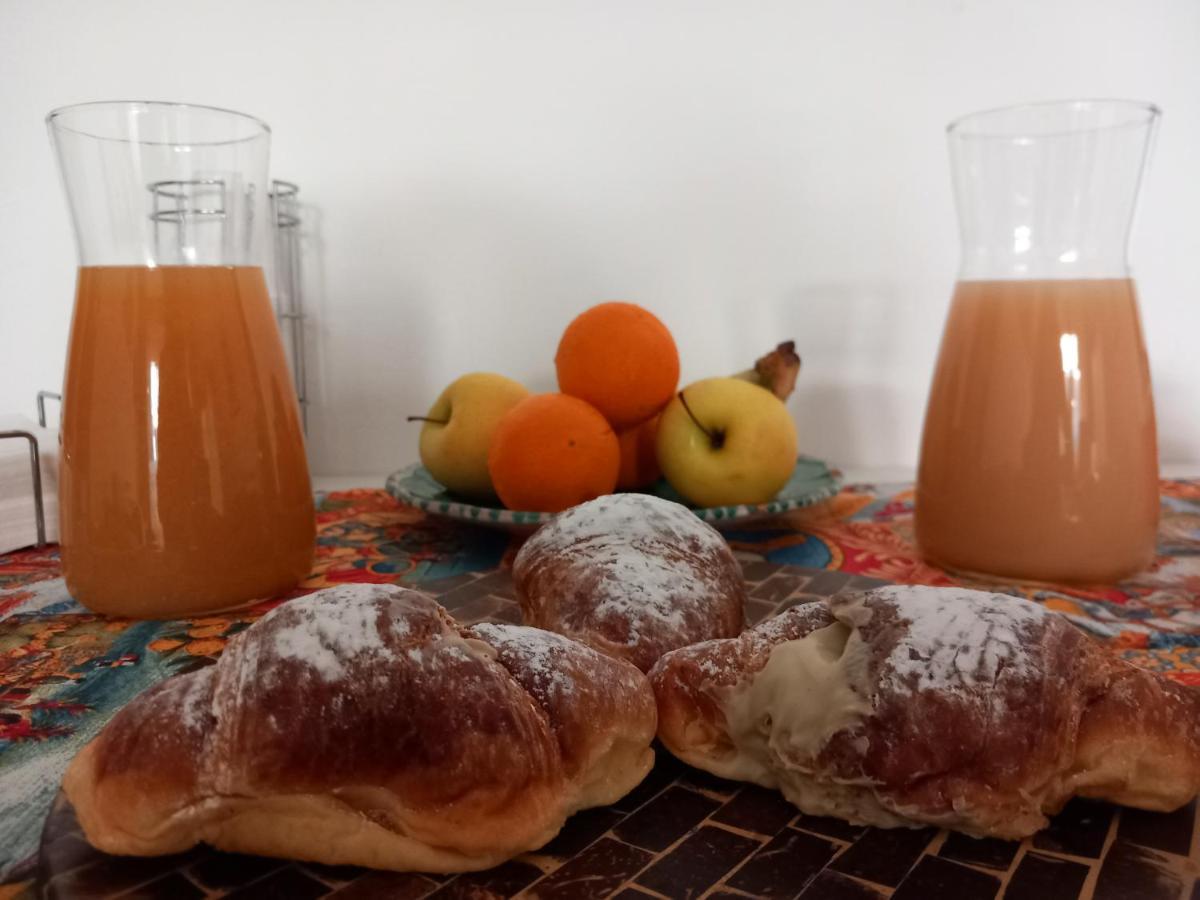 Bed and Breakfast La Valigia Sul Letto Катанія Екстер'єр фото