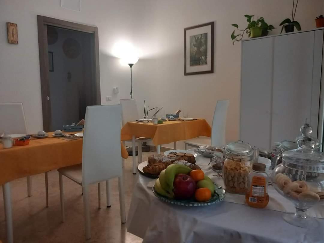 Bed and Breakfast La Valigia Sul Letto Катанія Екстер'єр фото